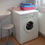 Badezimmer mit Waschmaschine