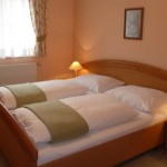 Geräumiges Schlafzimmer im Parterre